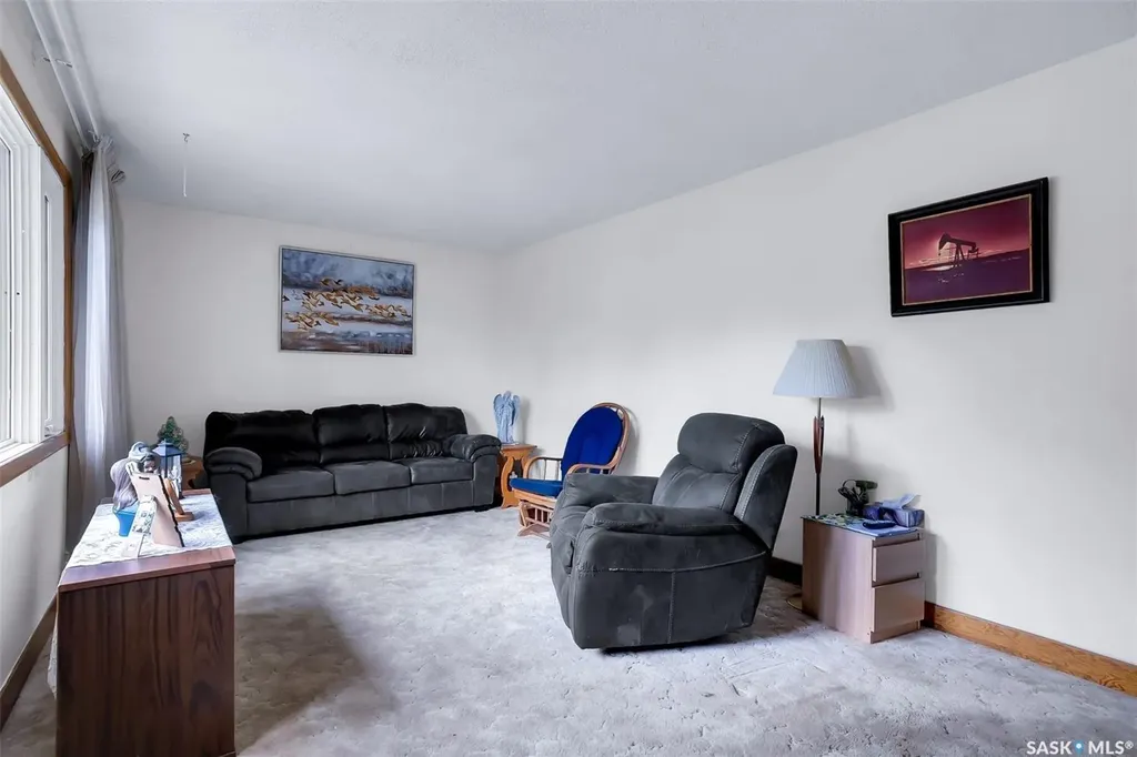 421 P Avenue N Saskatoon SK S7L 2V8