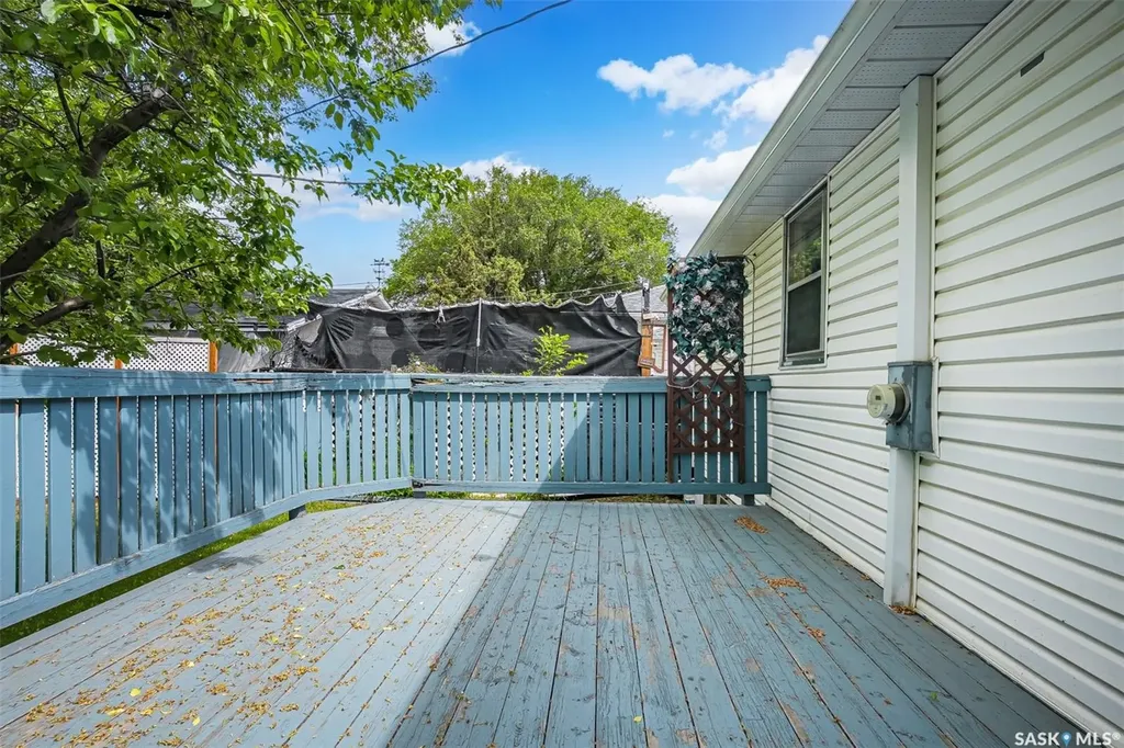 421 P Avenue N Saskatoon SK S7L 2V8