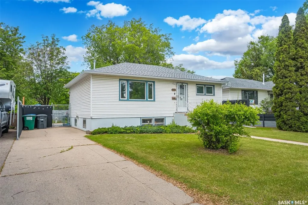 421 P Avenue N Saskatoon SK S7L 2V8