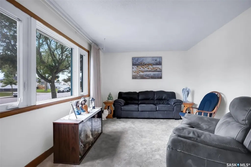 421 P Avenue N Saskatoon SK S7L 2V8