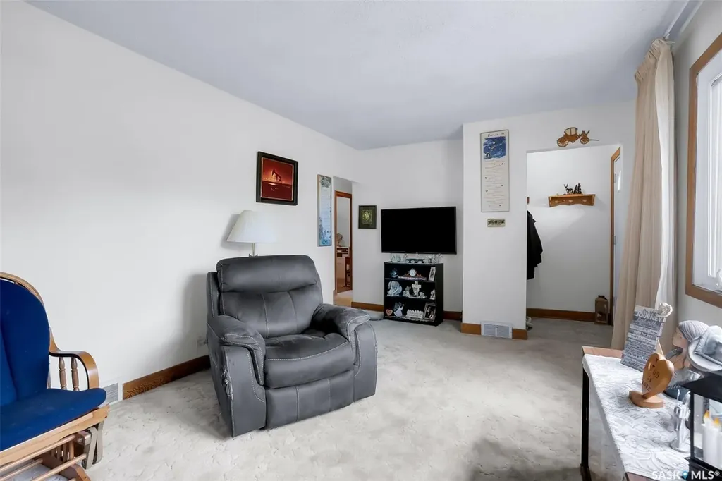 421 P Avenue N Saskatoon SK S7L 2V8