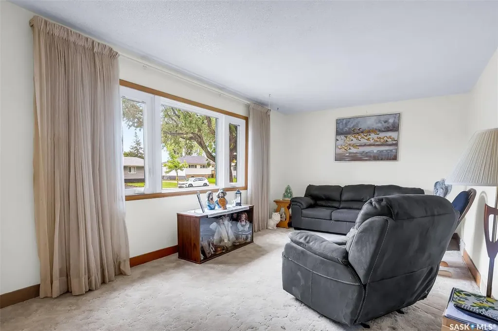 421 P Avenue N Saskatoon SK S7L 2V8