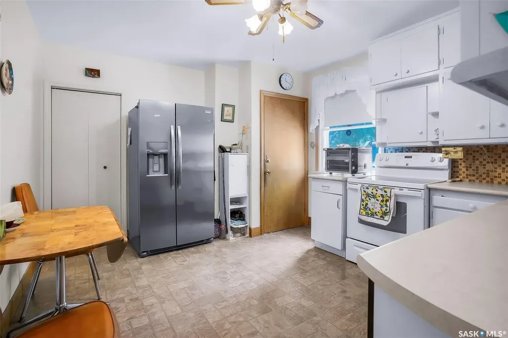 421 P Avenue N Saskatoon SK S7L 2V8