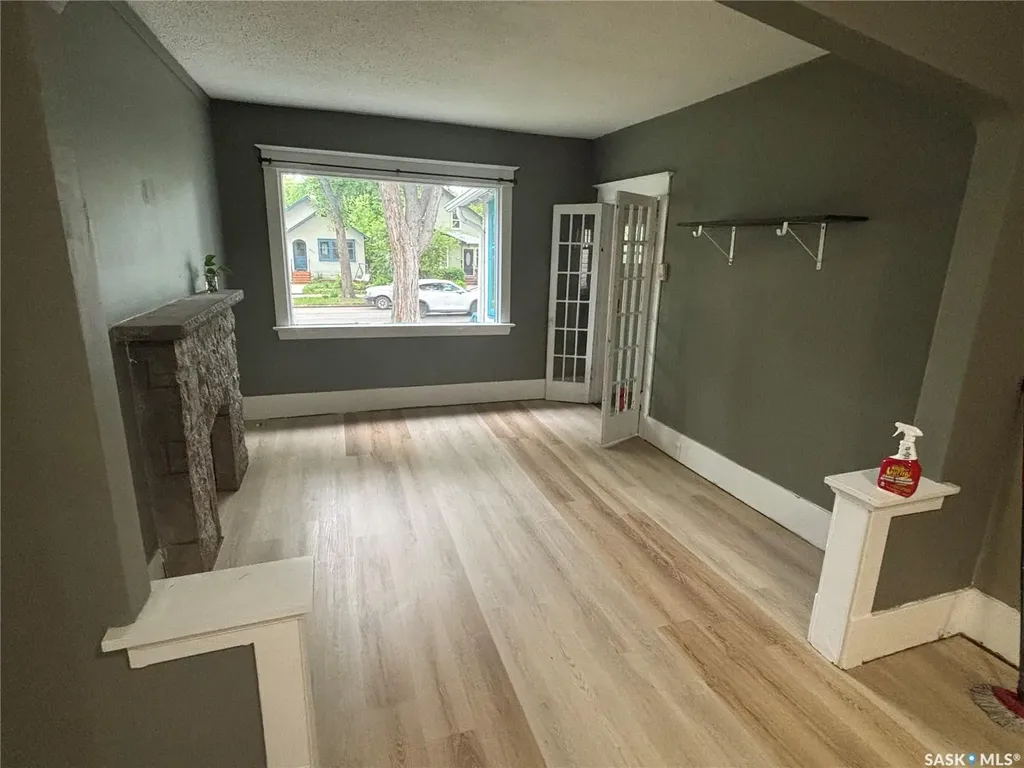 822 10th Street E Saskatoon SK S7H 0H3