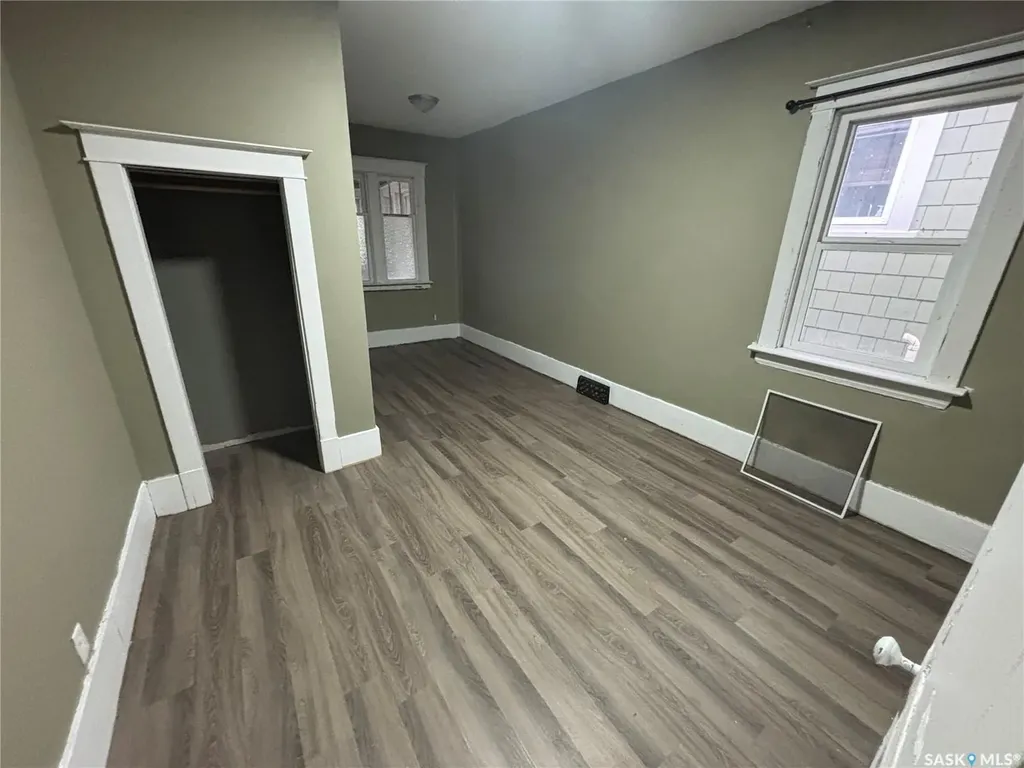 822 10th Street E Saskatoon SK S7H 0H3