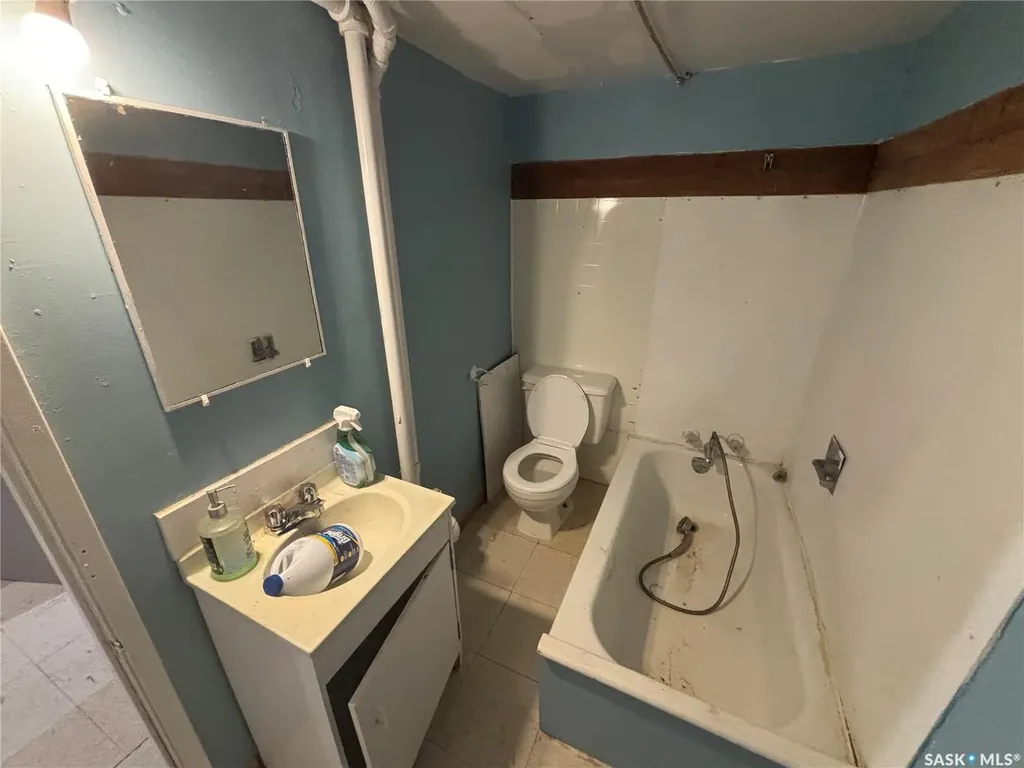 822 10th Street E Saskatoon SK S7H 0H3
