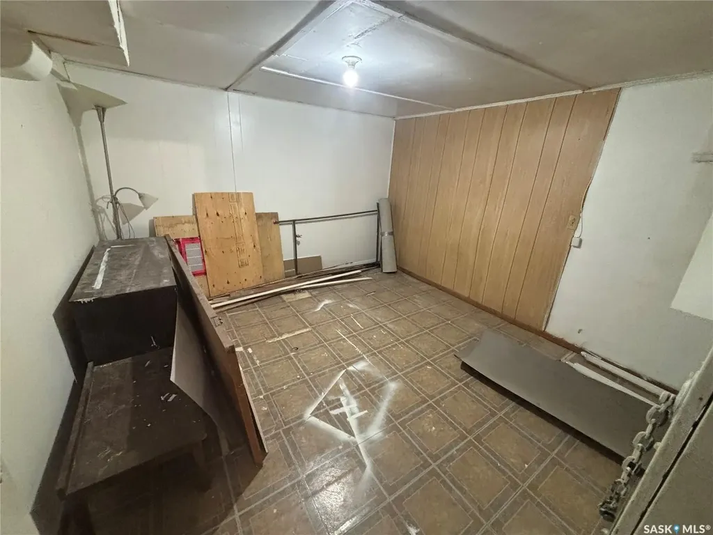 822 10th Street E Saskatoon SK S7H 0H3