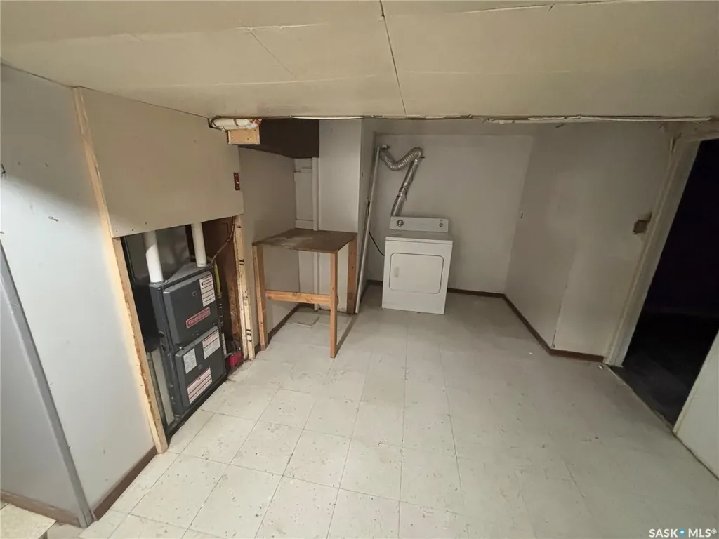 822 10th Street E Saskatoon SK S7H 0H3