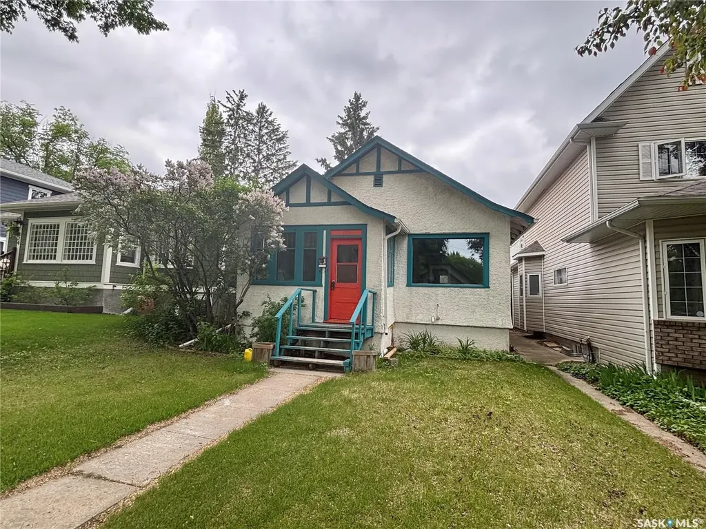 822 10th Street E Saskatoon SK S7H 0H3