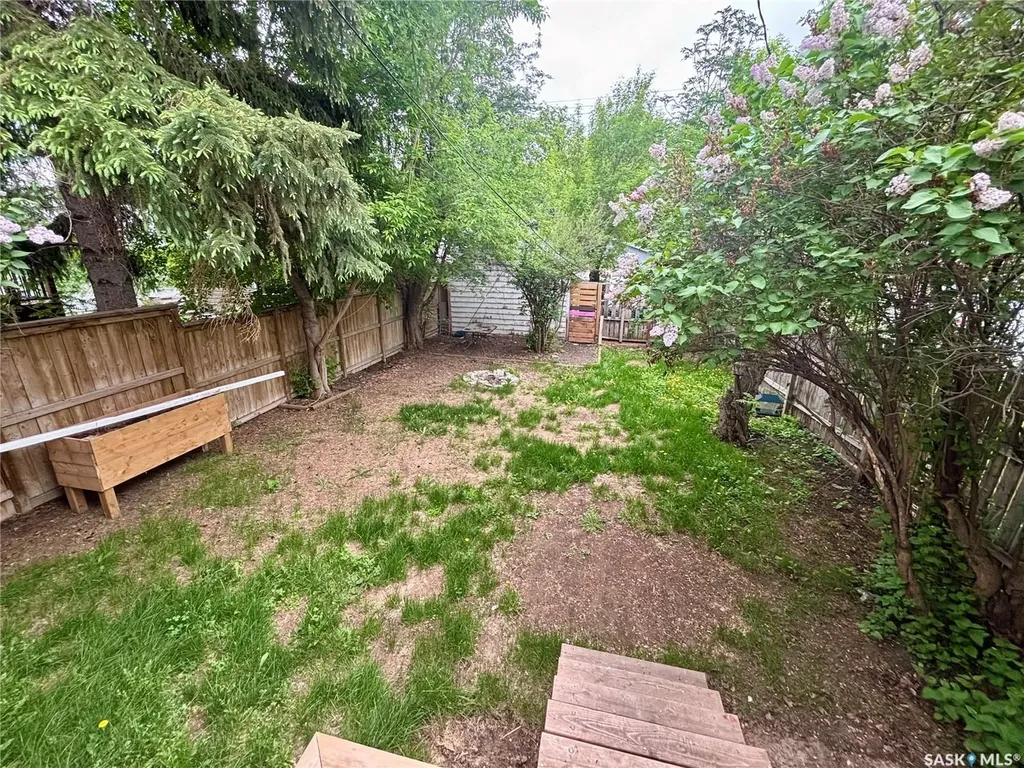 822 10th Street E Saskatoon SK S7H 0H3