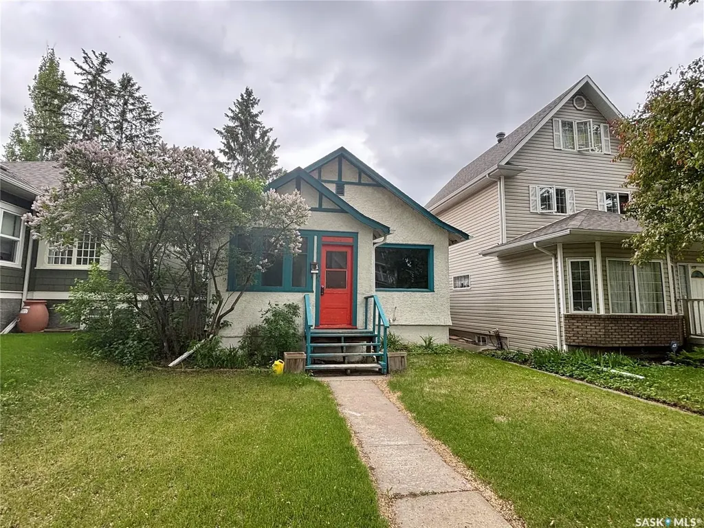 822 10th Street E Saskatoon SK S7H 0H3