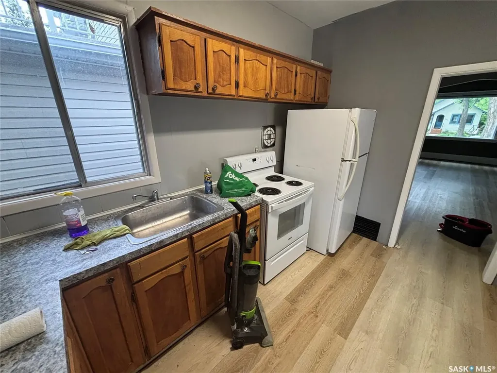 822 10th Street E Saskatoon SK S7H 0H3