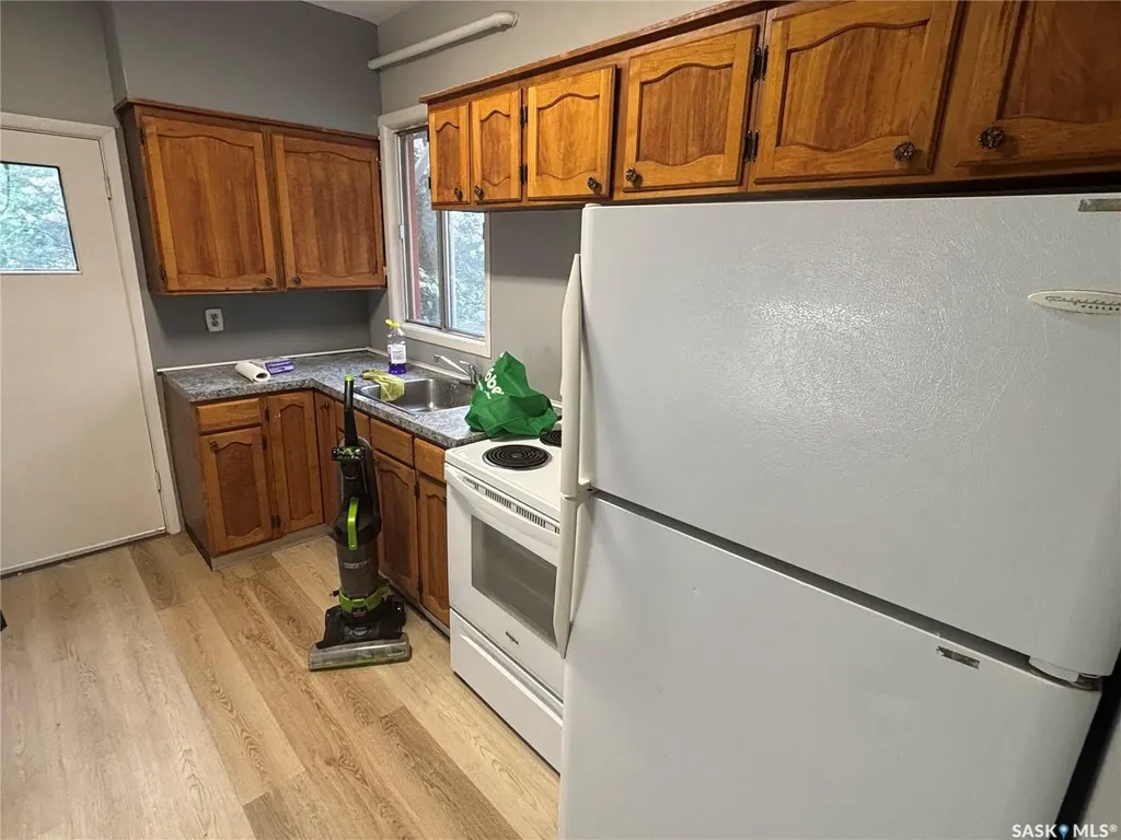 822 10th Street E Saskatoon SK S7H 0H3