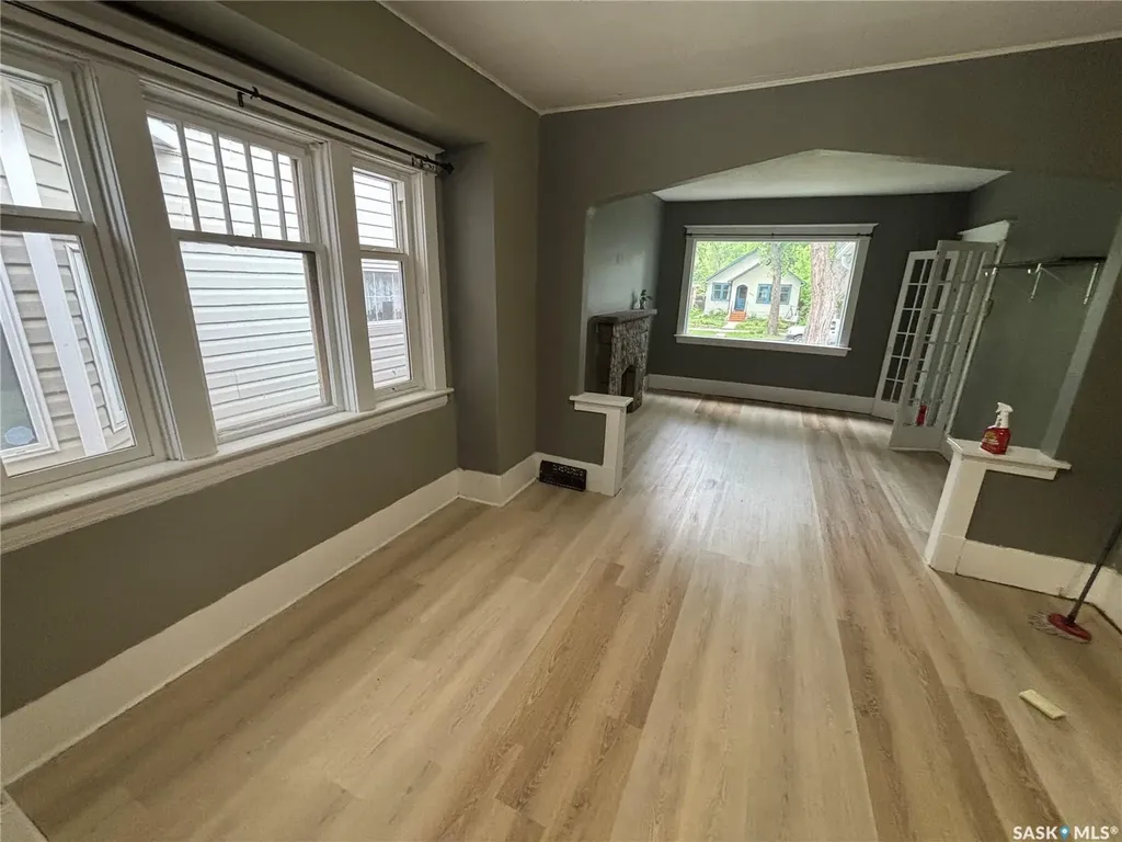 822 10th Street E Saskatoon SK S7H 0H3
