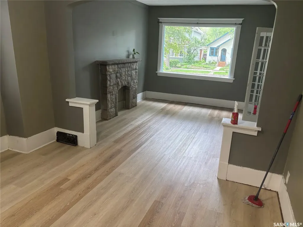 822 10th Street E Saskatoon SK S7H 0H3