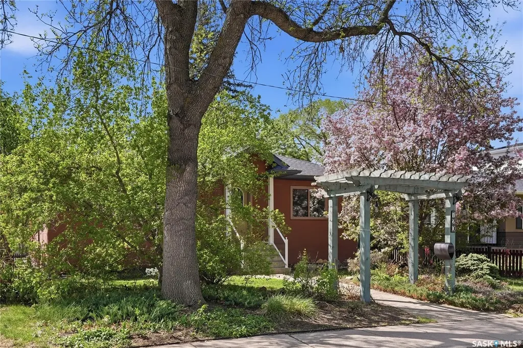 720 1st Street E Saskatoon SK S7H 1T1