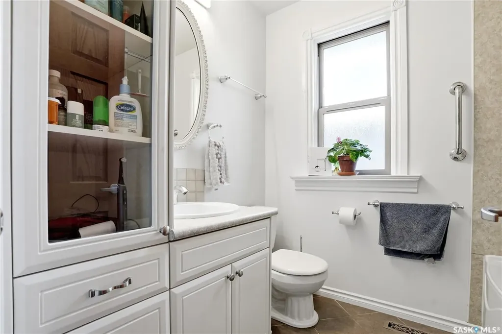 720 1st Street E Saskatoon SK S7H 1T1
