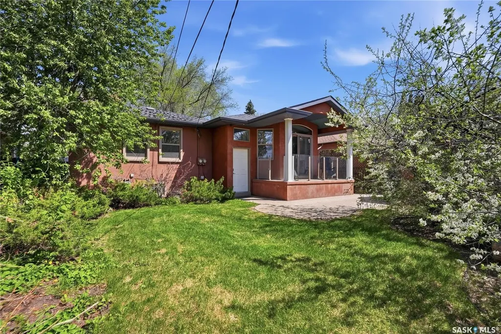 720 1st Street E Saskatoon SK S7H 1T1