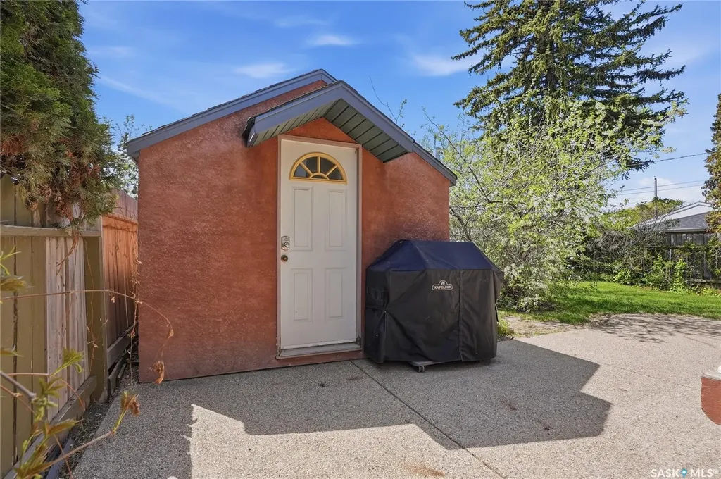 720 1st Street E Saskatoon SK S7H 1T1