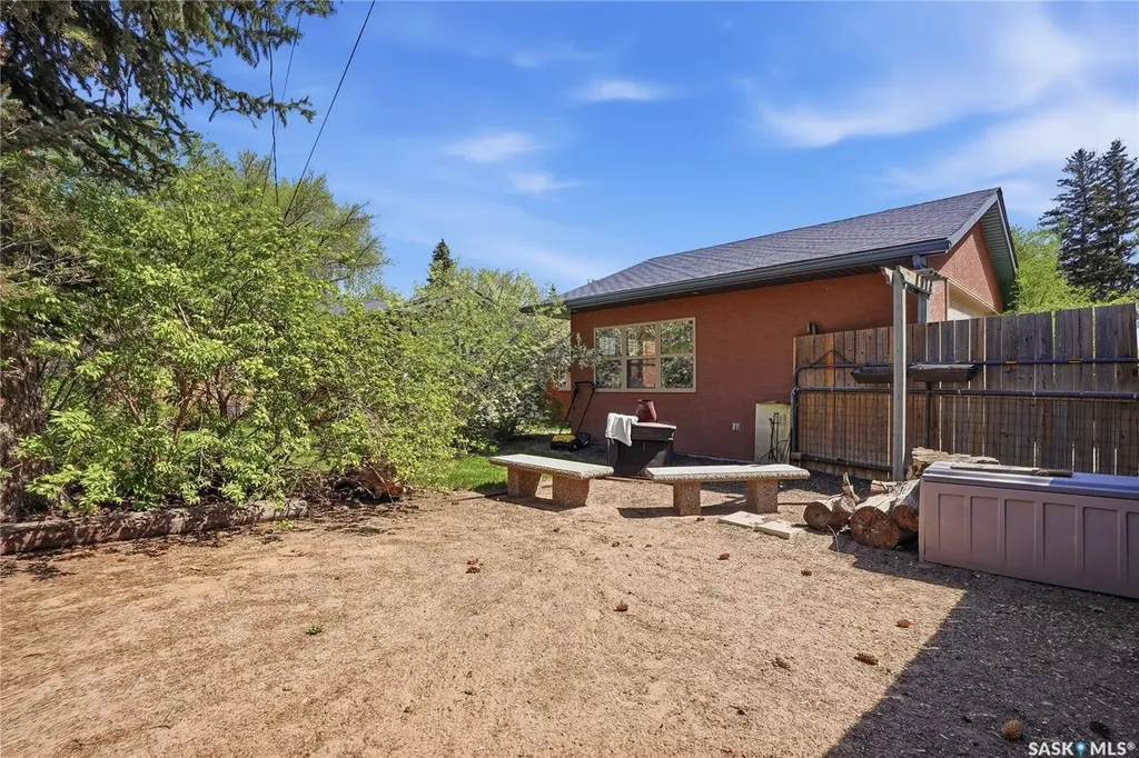 720 1st Street E Saskatoon SK S7H 1T1