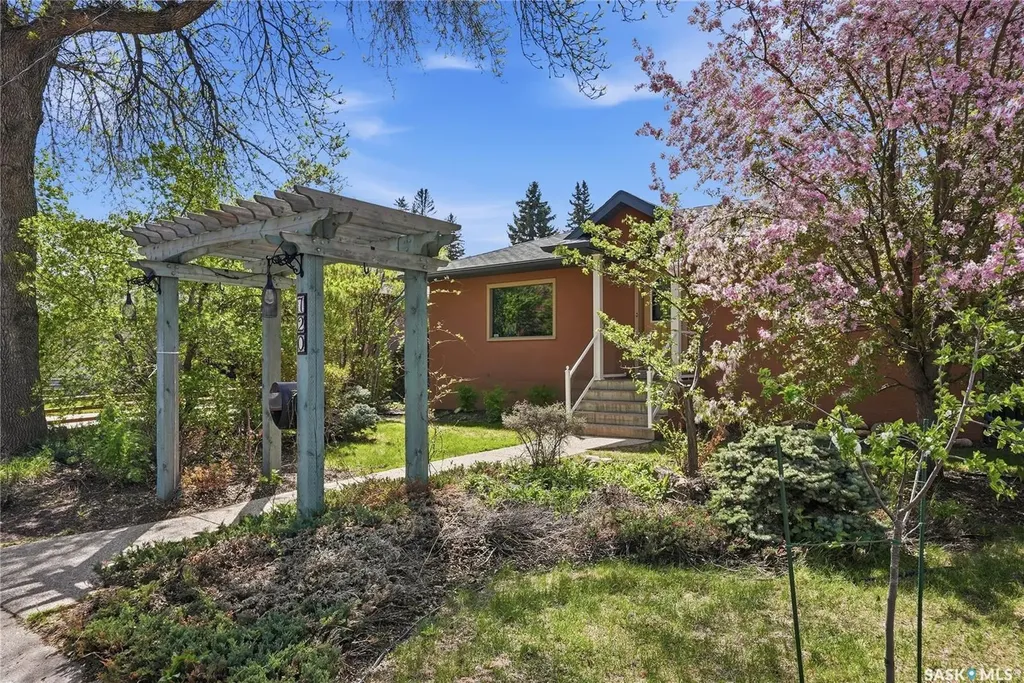 720 1st Street E Saskatoon SK S7H 1T1