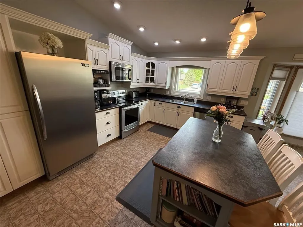 308 5th Street W Carnduff SK S0C 0S0