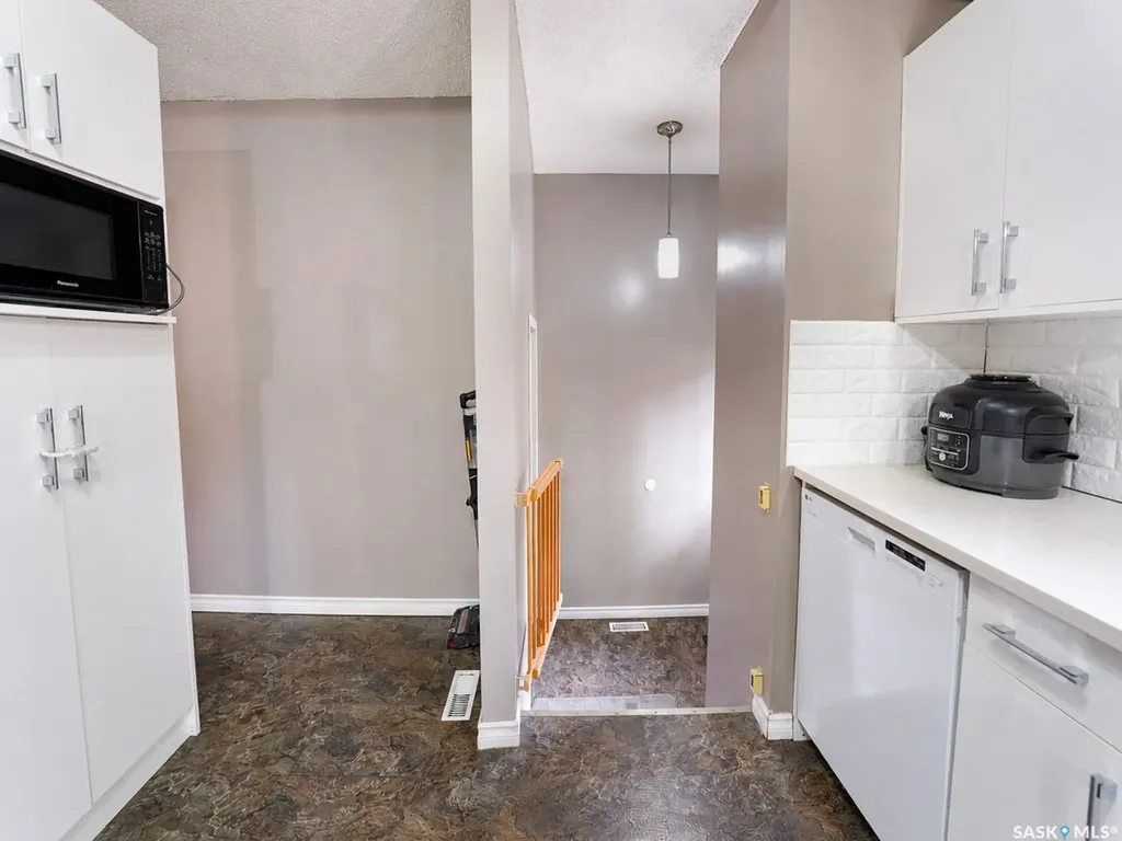 277 Cannon Street Regina SK S4N 4V4