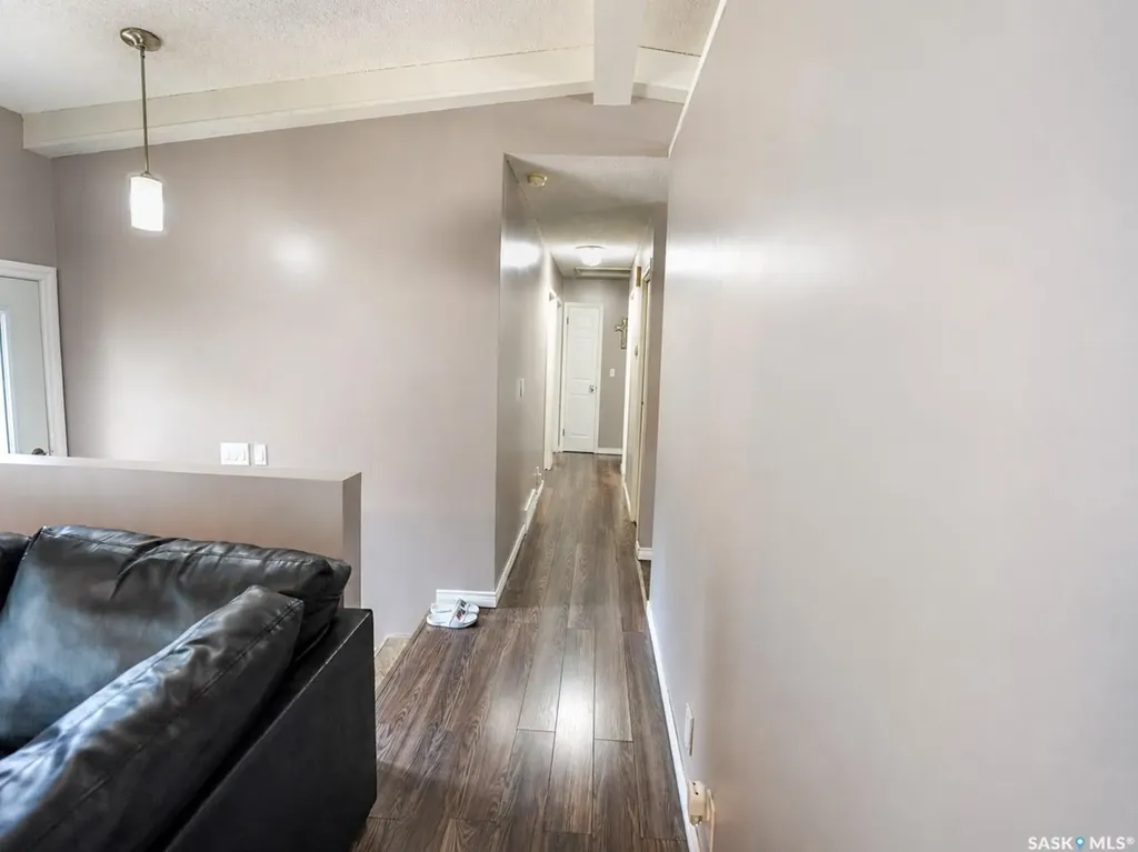 277 Cannon Street Regina SK S4N 4V4