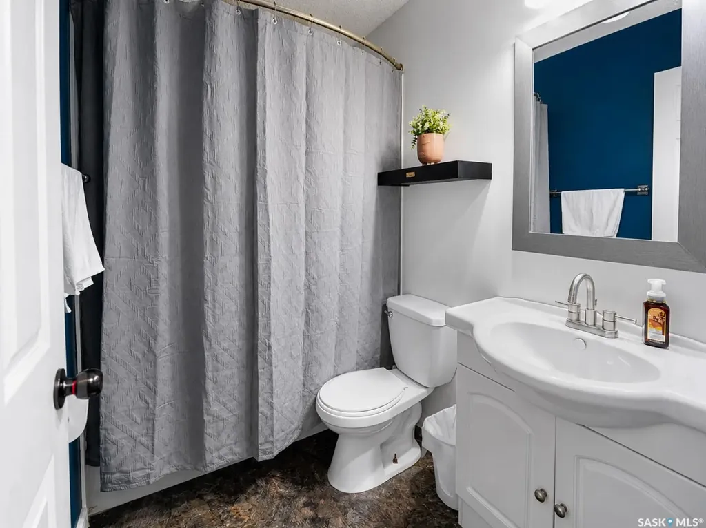 277 Cannon Street Regina SK S4N 4V4