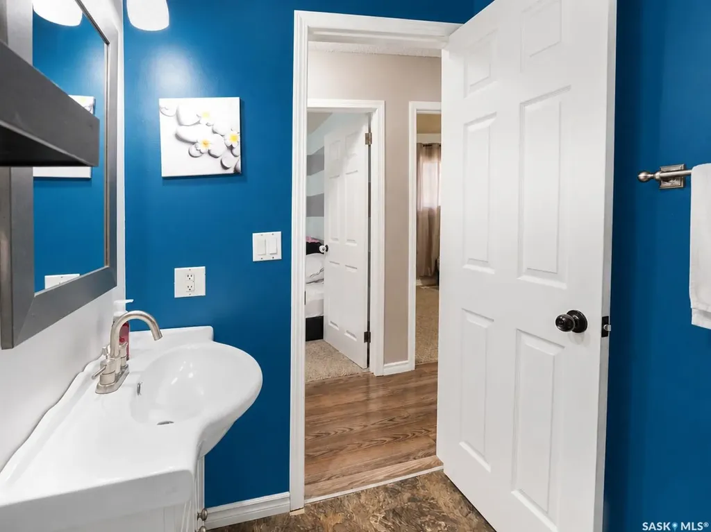 277 Cannon Street Regina SK S4N 4V4