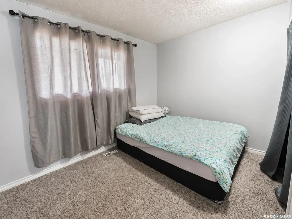 277 Cannon Street Regina SK S4N 4V4