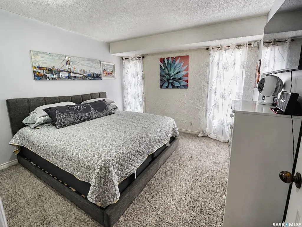 277 Cannon Street Regina SK S4N 4V4
