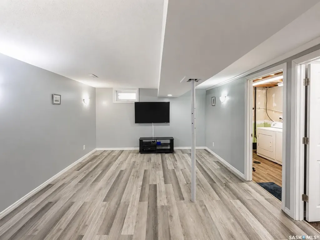 277 Cannon Street Regina SK S4N 4V4