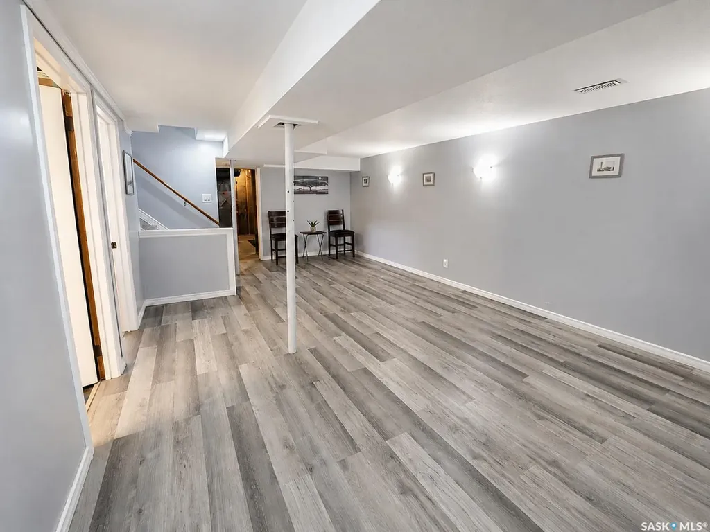 277 Cannon Street Regina SK S4N 4V4