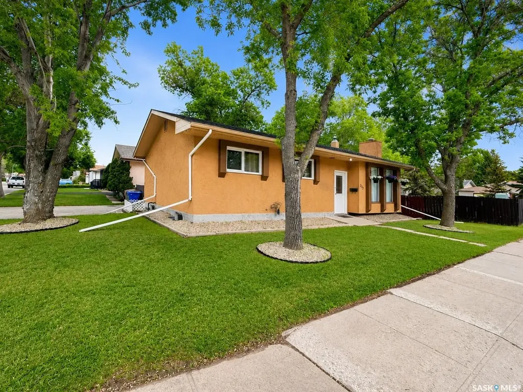 277 Cannon Street Regina SK S4N 4V4