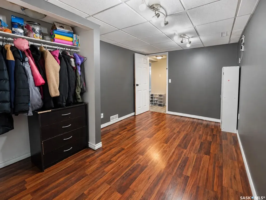 277 Cannon Street Regina SK S4N 4V4