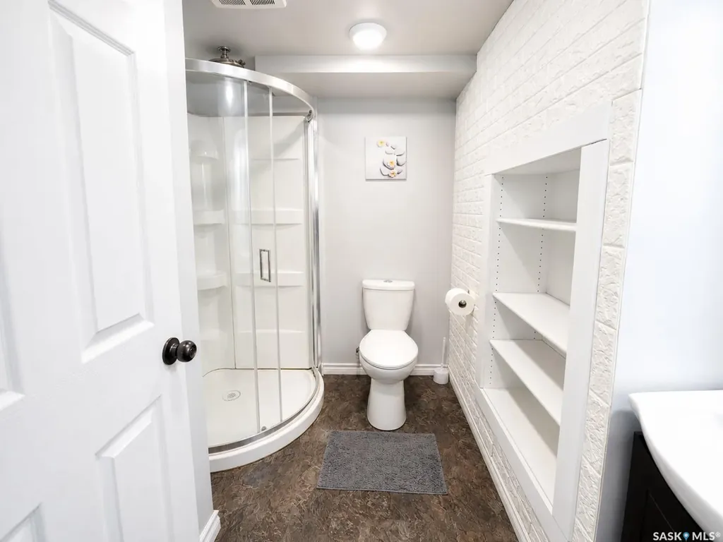 277 Cannon Street Regina SK S4N 4V4
