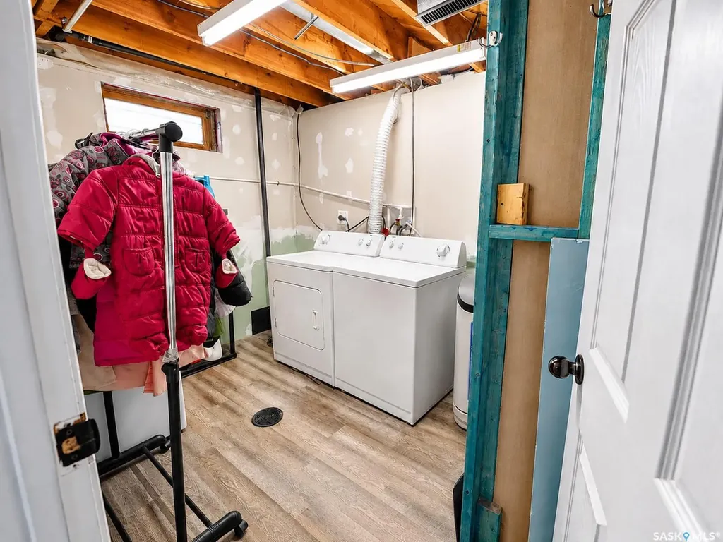 277 Cannon Street Regina SK S4N 4V4