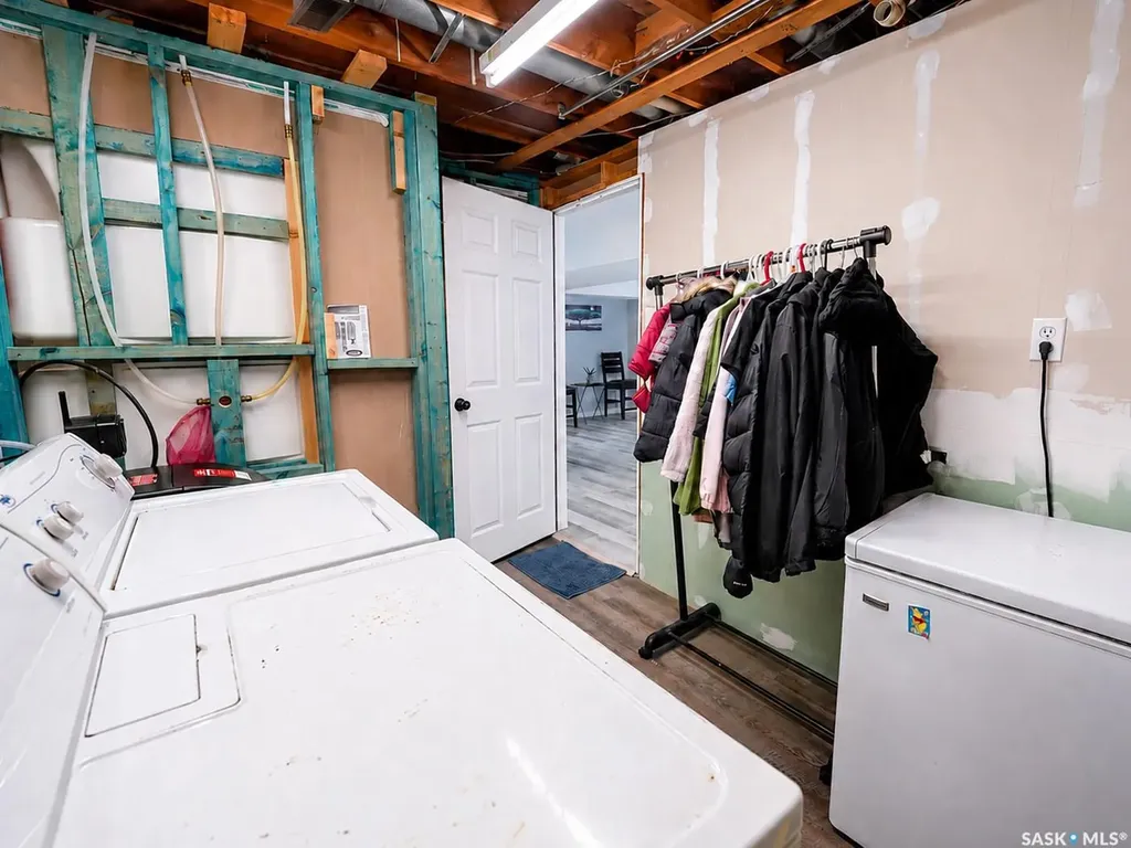 277 Cannon Street Regina SK S4N 4V4