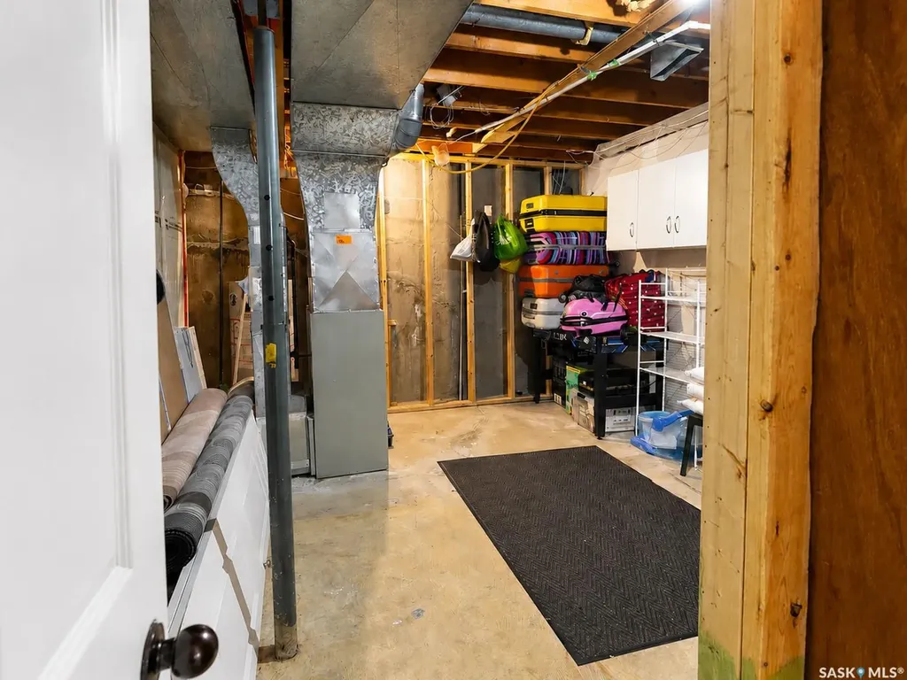 277 Cannon Street Regina SK S4N 4V4