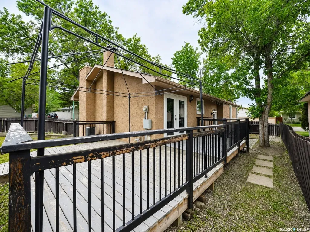 277 Cannon Street Regina SK S4N 4V4