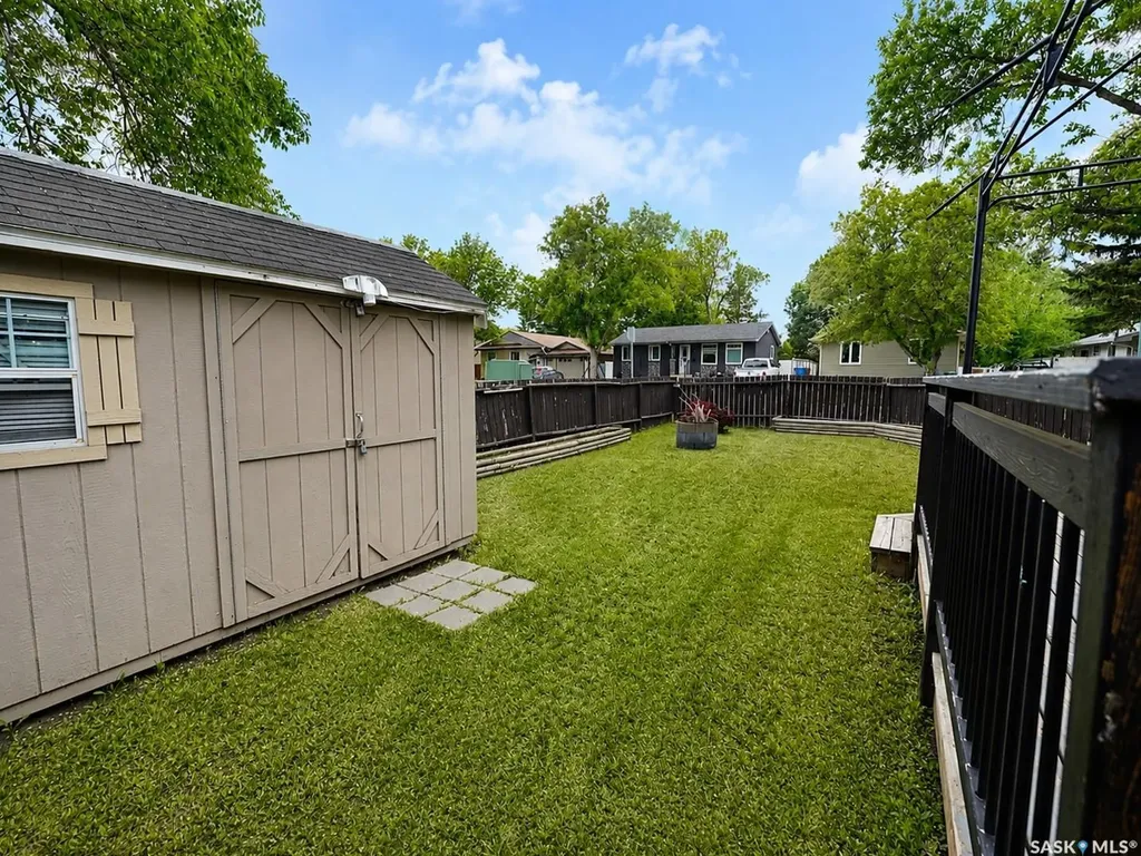 277 Cannon Street Regina SK S4N 4V4