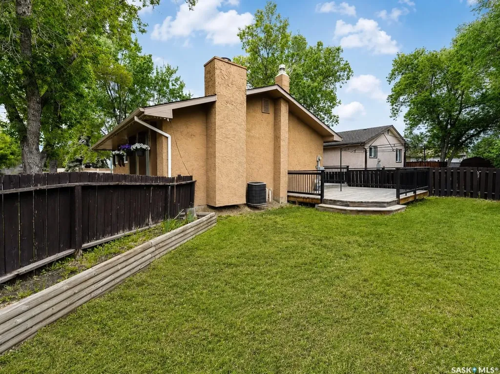 277 Cannon Street Regina SK S4N 4V4