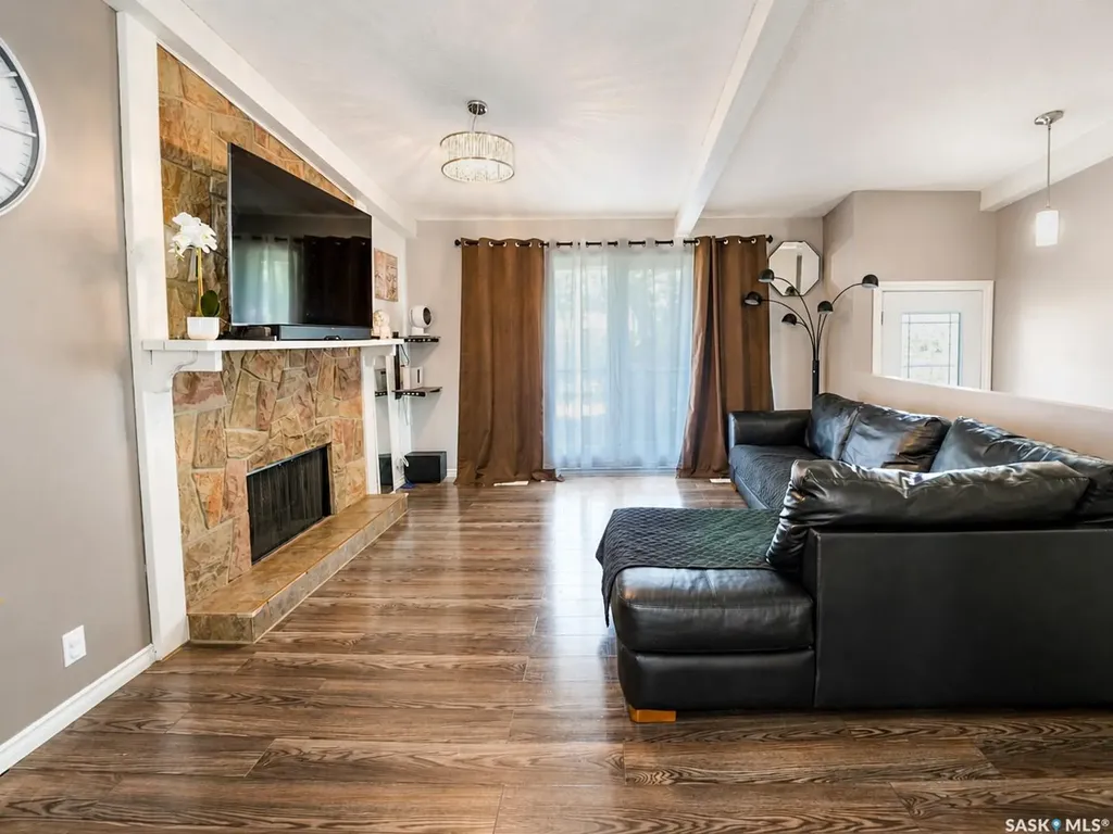 277 Cannon Street Regina SK S4N 4V4