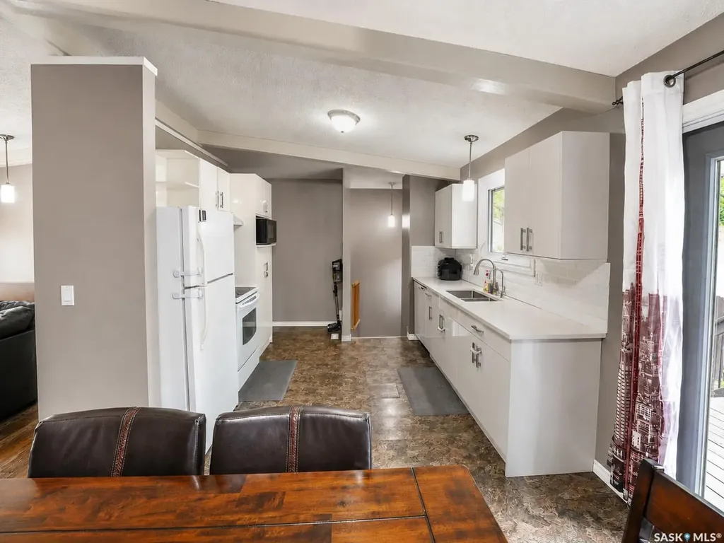 277 Cannon Street Regina SK S4N 4V4
