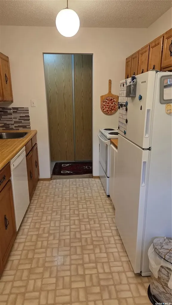 1350 Gordon Road Moose Jaw SK S6H 7K9