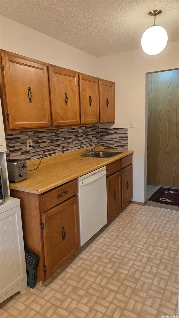 1350 Gordon Road Moose Jaw SK S6H 7K9