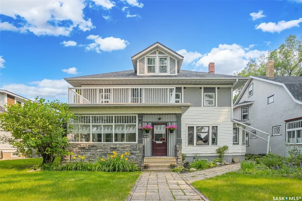214 29th Street W Saskatoon SK S7L 0L9