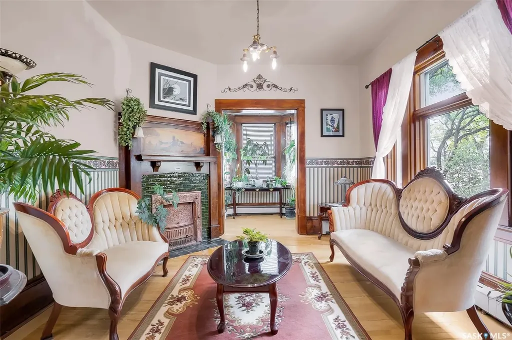 214 29th Street W Saskatoon SK S7L 0L9