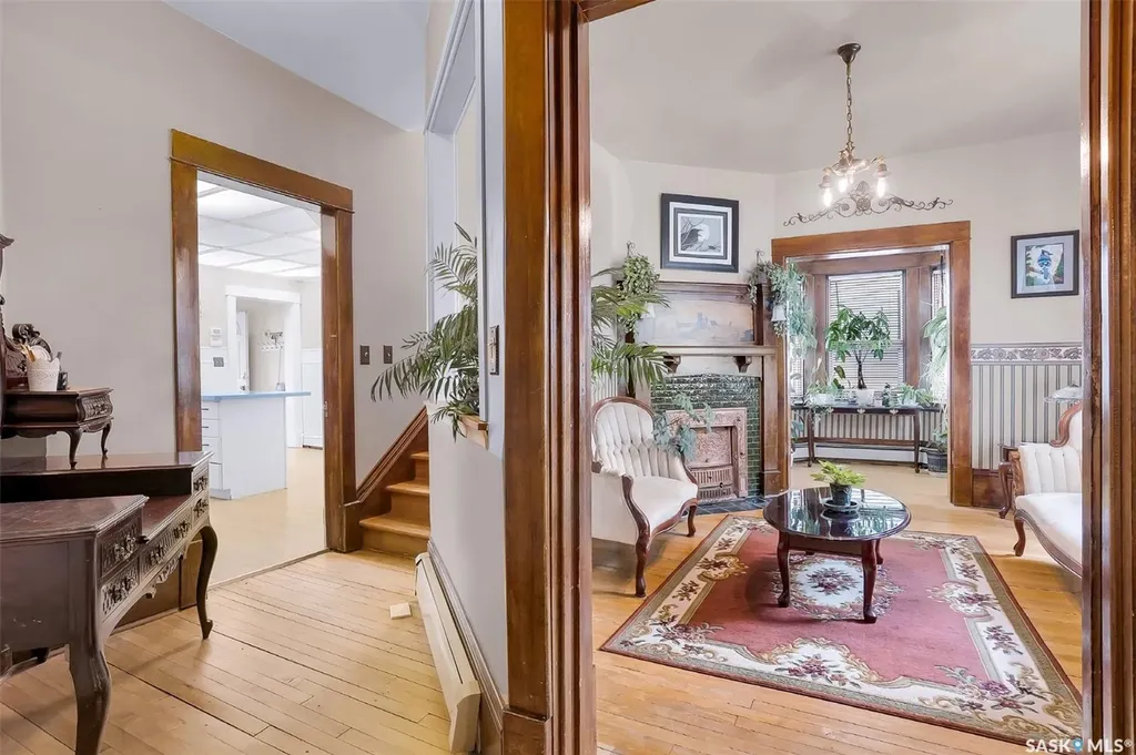 214 29th Street W Saskatoon SK S7L 0L9